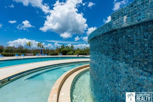 A Caribbean Dream Vacation w/ Breathtaking Views
