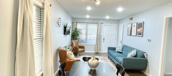 Mid Century Modern Home 15 min to Dallas