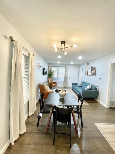 Mid Century Modern Home 15 min to Dallas