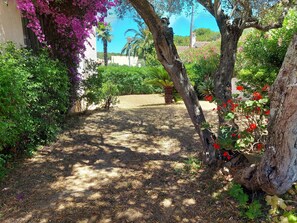 Property grounds - Spacious villa close to the beach and the forest (L'Escala)