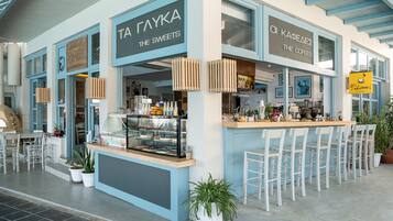 Petit déjeuner, déjeuner et dßner servis sur place, vue sur la plage