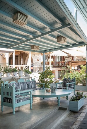 Breakfast, lunch and dinner served - Livikon by the Sea (Sfakia)