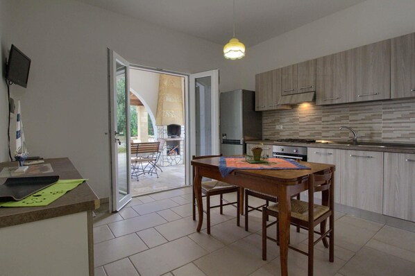 Fridge, oven, dishwasher