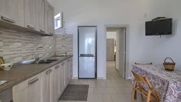 Réfrigérateur, four, lave-vaisselle