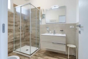 Bathroom - La Ristolana - Four Bedroom House, Sleeps 8 (Leuca)
