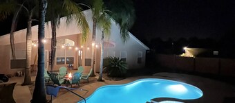 Relaxing Modern 3 br home with HEATED POOL