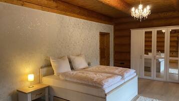 2 chambres, bureau, chambres insonorisées, fer et planche à repasser