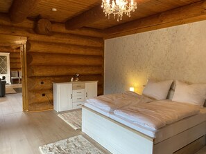 2 Schlafzimmer, Schreibtisch, schallisolierte Zimmer