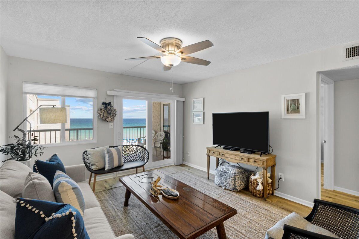 Beautiful Newly Redecorated Unit with Gorgeous Gulf Views! (611)