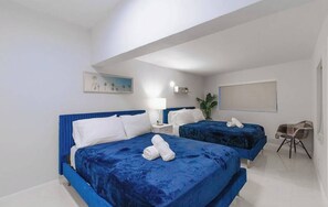 4 chambres, coffres-forts dans les chambres, bureau