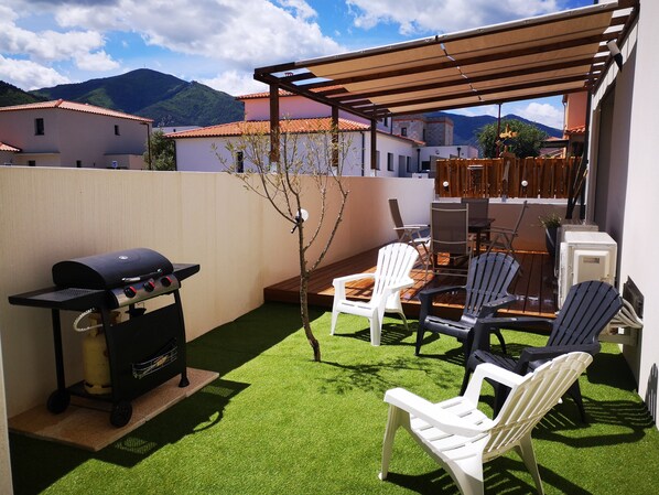 Outdoor dining - Gîte du Couchant of 70 m2 (Sorède)