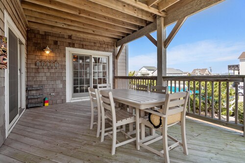 Captain Stew's: Semi-Oceanfront, Easy Beach Access