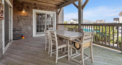 Captain Stew's: Semi-Oceanfront, Easy Beach Access