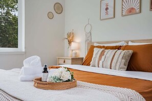 2 bedrooms, desk, iron/ironing board, free WiFi