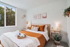 2 bedrooms, iron/ironing board, free WiFi, bed sheets - Perch - Urban Reflections 18: WS 97 | Cozy Home | Rooftop City View (Seattle)