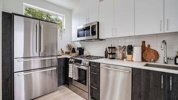 Fridge, microwave, oven, stovetop