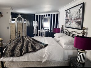 1 bedroom, desk, iron/ironing board, WiFi