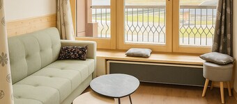 With friends or family at the foot of the slopes in Arcs 1800