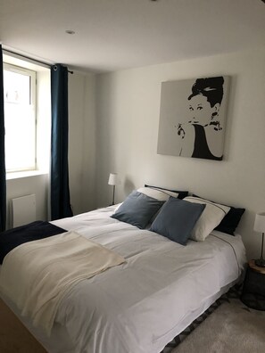 1 bedroom, bed sheets