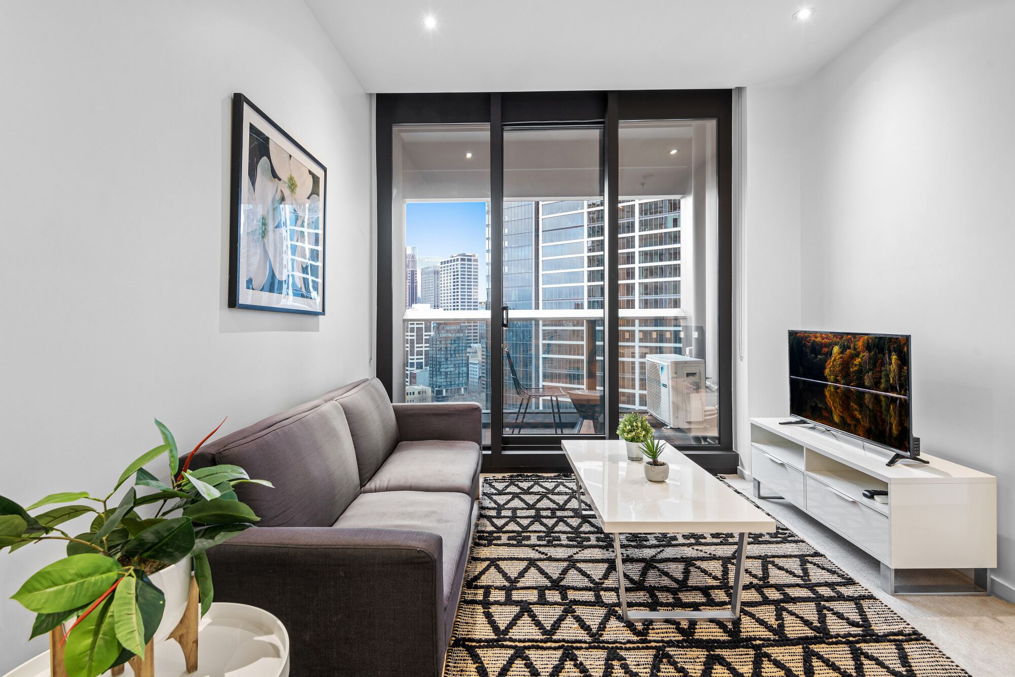 Riverfront Pad with Spectacular City Views