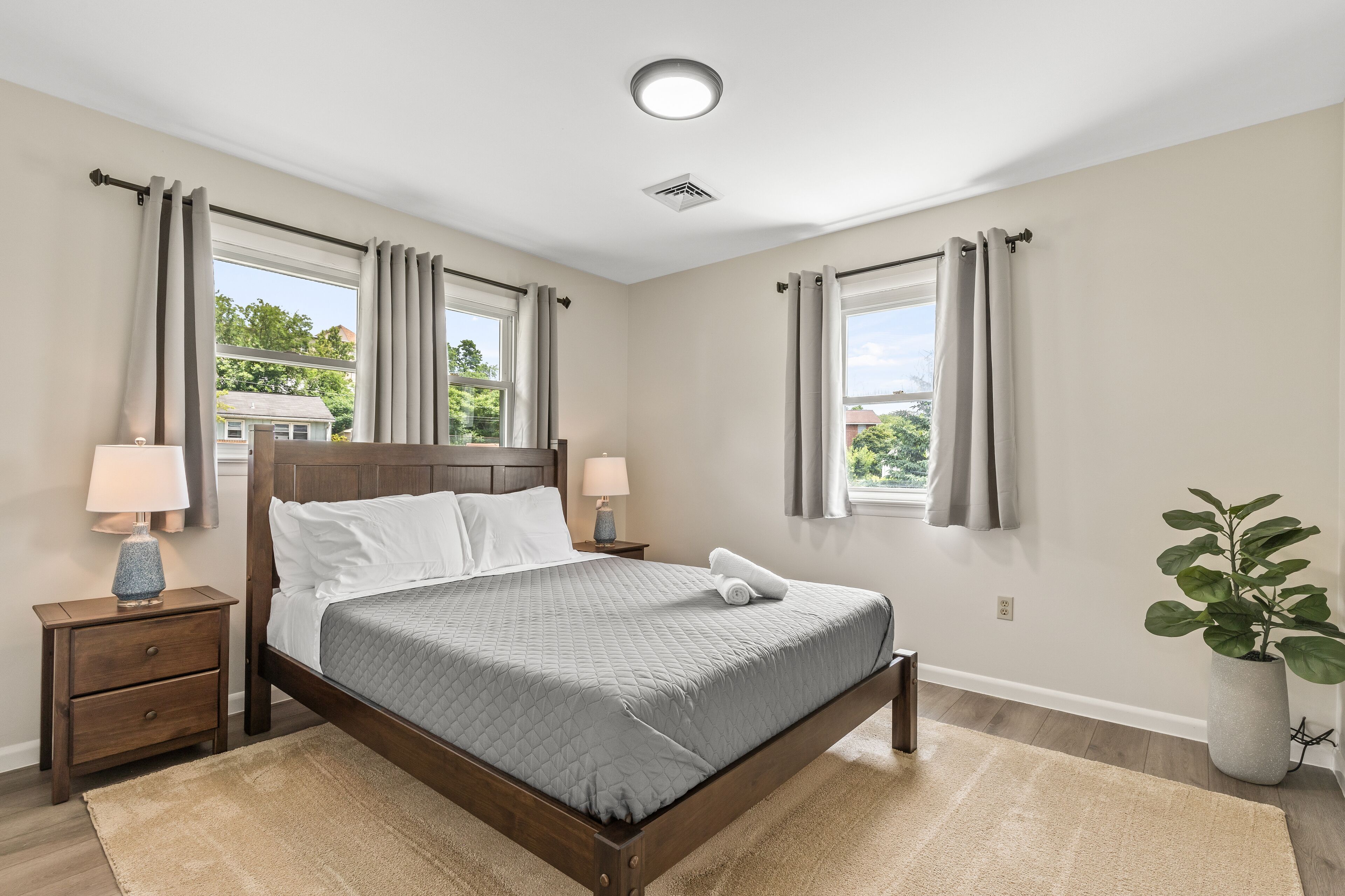 5 bedrooms, iron/ironing board, free WiFi, bed sheets