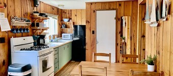 Cozy Cabin Getaway Right on the Water! Great fishing lake. Near Mille Lacs
