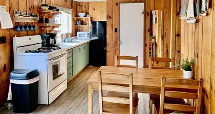 Cozy Cabin Getaway Right on the Water! Great fishing lake. Near Mille Lacs