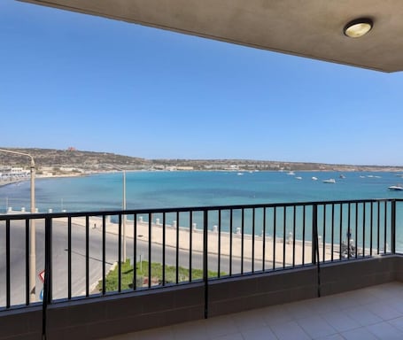 Property grounds. Beachfront 2BR Holiday Home in Mellieha Seashore