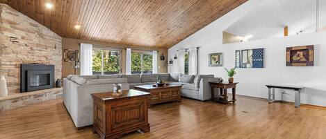 Smart TV, fireplace