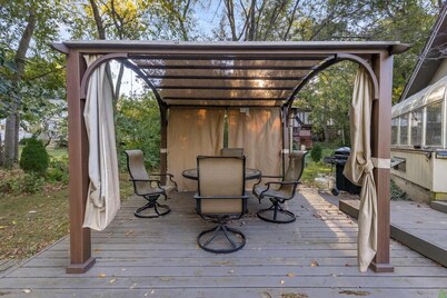 Pool, Arcade, Hot Tub and more @16th and Aldeen