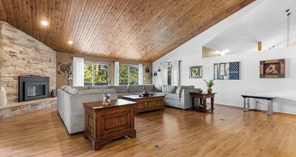 Pool, Arcade, Hot Tub and more @16th and Aldeen