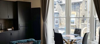 The Mews Boutique Apartments - 5* Luxury Family Apartments, 5 min from the Lake.