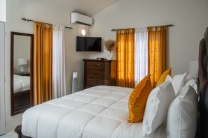 2 Schlafzimmer, Zimmersafe, Schreibtisch, Bügeleisen/Bügelbrett