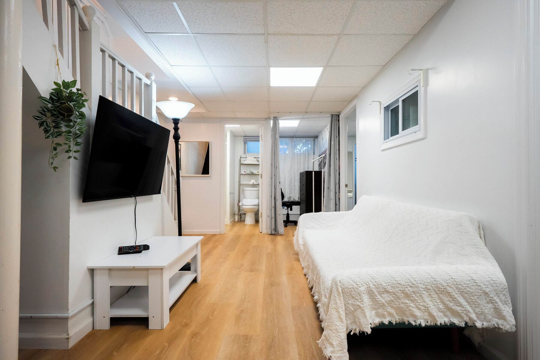 Budget Comfort Home on Main St with Free Parkings