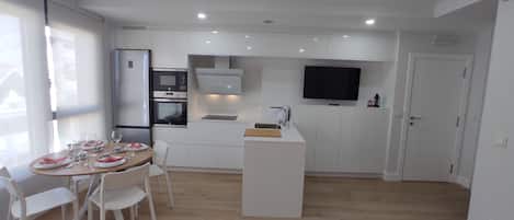 Frigorífic, microones, forn i placa de cuina