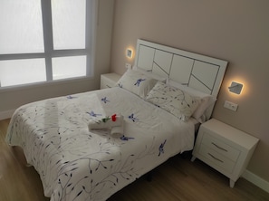 2 slaapkamers, een strijkplank/strijkijzer, gratis wifi, beddengoed