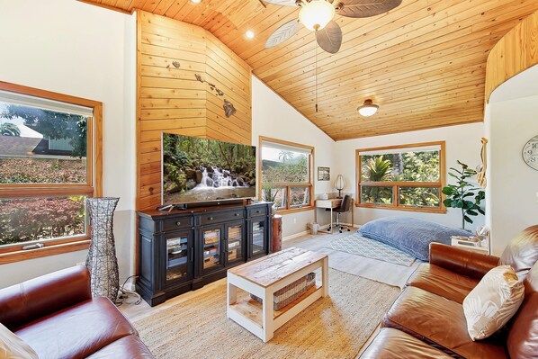 3 bedrooms, desk, iron/ironing board, travel crib