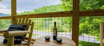 A Design-Led Mountain Lodge ~ 4BR Retreat for Gathering ~ Firepit, Views, Stars