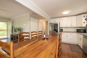 Dining area and kitchen view 2 - Mountain Getaway | Fire Pit, Mtn Scenery, Stars (Mars Hill)