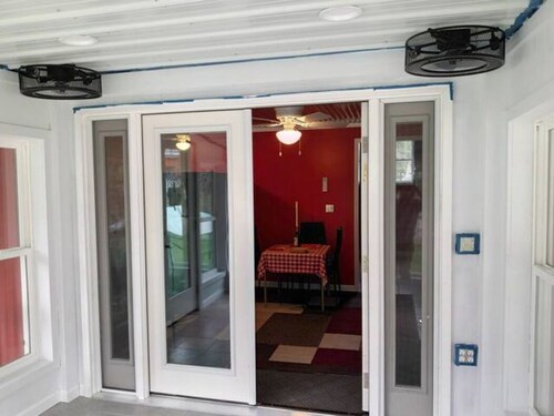 Primrose at Narcissus Place, no smoking