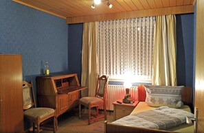 5 bedrooms, free WiFi, bed sheets