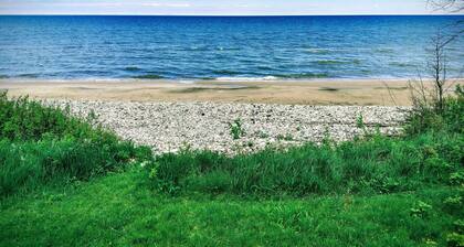 4 bed house on the shore of Lake Michigan