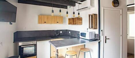 Refrigerador, microondas, horno, placa de cocina