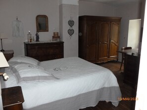 1 habitación y ropa de cama 