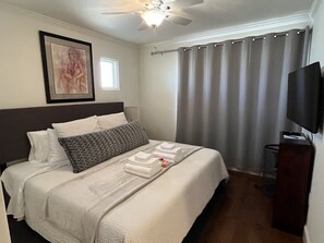 3 habitaciones, escritorio, tabla de planchar con plancha y wifi gratis 