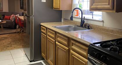 10-15 MIN FROM O'HARE CHICAGO-LOVELY 3BEDROOMS GARDEN APARTMENT