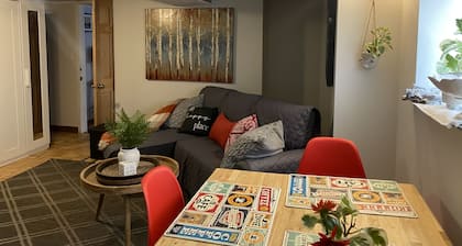 10-15 MIN FROM O'HARE CHICAGO-LOVELY 3BEDROOMS GARDEN APARTMENT