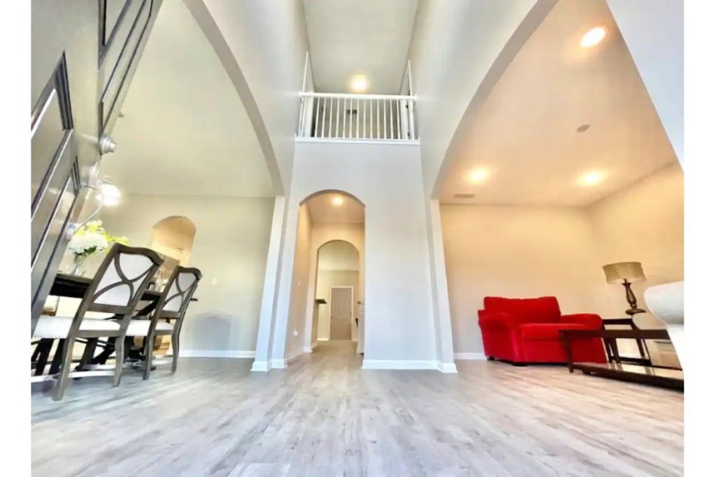 Huge House for Groups, Teams, Six Flags & Sports