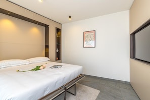 Laptop workspace, iron/ironing board, free WiFi, bed sheets