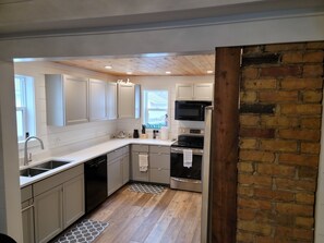 冰箱、微波炉、烤箱、炉灶